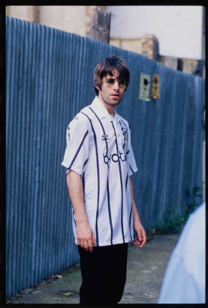 liam gallagher sunglasses 90s.